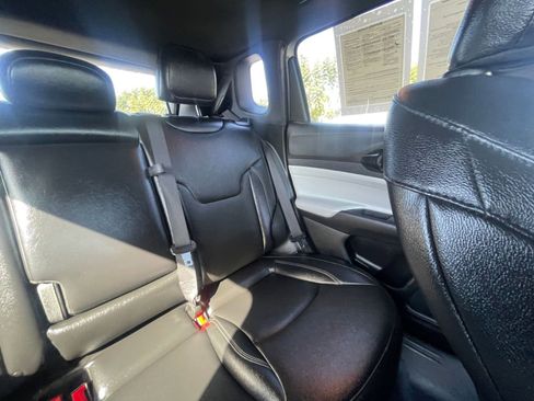 Used 2025 Jeep Compass Limited image 38