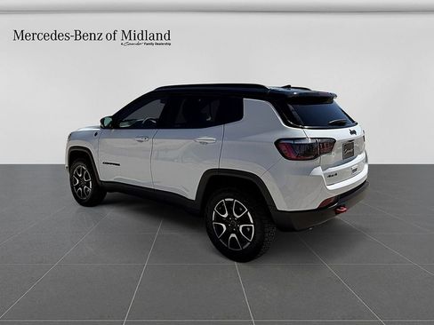 Used 2026 Jeep Compass Trailhawk AWD/4WD image 5