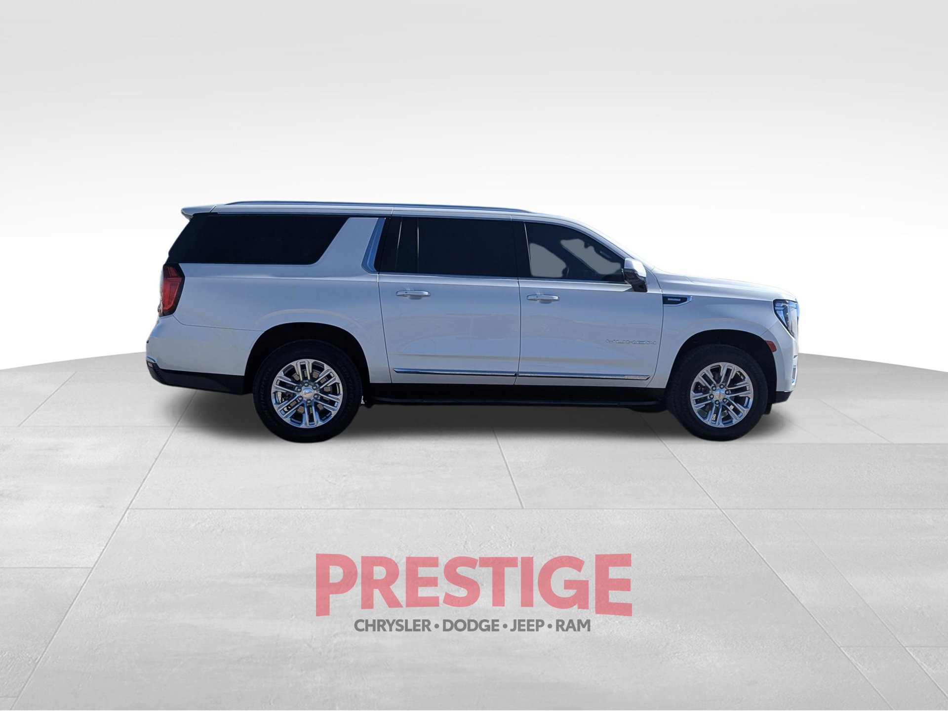 Used 2024 GMC Yukon XL SLT w/ SLT Premium Package AWD/4WD image 7