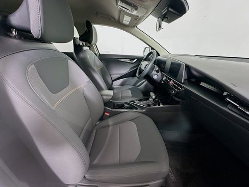 Used 2025 Kia Niro LX image 29