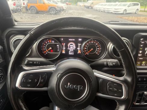 Used 2020 Jeep Gladiator Overland AWD/4WD image 24