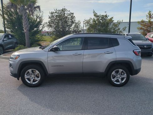 Used 2024 Jeep Compass Latitude AWD/4WD image 7