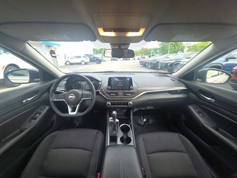 Used 2024 Nissan Altima 2.5 SV FWD image 13