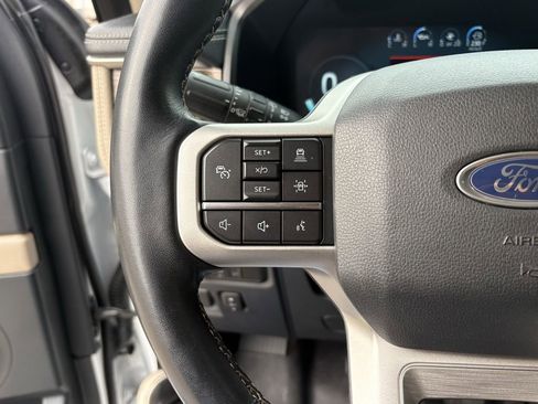 Used 2022 Ford Expedition Limited image 16