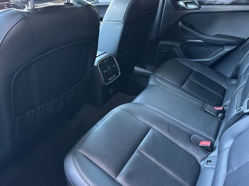 Certified 2024 Porsche Macan S AWD/4WD image 13