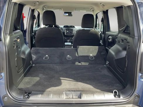 Used 2022 Jeep Renegade Latitude AWD/4WD image 40