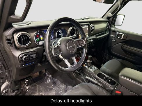 Used 2022 Jeep Wrangler Unlimited Rubicon 4xe w/ Cold Weather Group AWD/4WD image 19