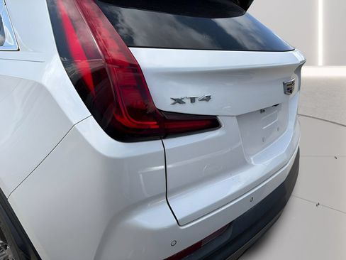 Used 2021 Cadillac XT4 Premium Luxury w/ Cold Weather Package FWD image 15