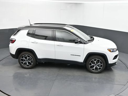 Used 2025 Jeep Compass Limited AWD/4WD image 39