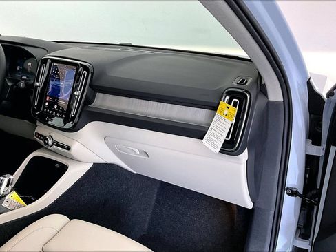 New 2026 Volvo XC40 B5 Ultra w/ Protection Package Premier AWD/4WD image 13