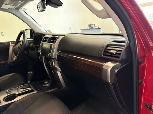 Used 2024 Toyota 4Runner Limited AWD/4WD image 40