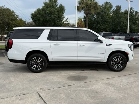 Used 2023 GMC Yukon XL AT4 w/ AT4 Premium Package AWD/4WD image 3