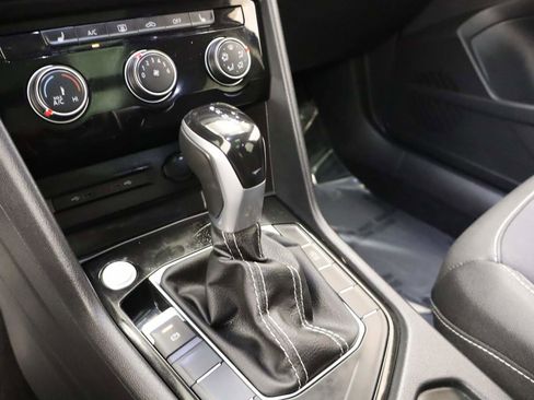 Certified 2023 Volkswagen Taos SE w/ Panoramic Sunroof Package image 10