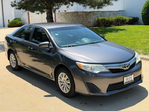 Used 2013 Toyota Camry LE FWD image 3