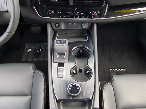 Used 2024 Nissan Rogue SL image 18