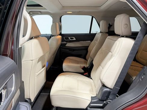 Used 2018 Ford Explorer Platinum image 40