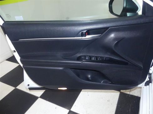 Used 2019 Toyota Camry SE FWD image 20