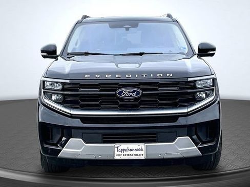 Used 2025 Ford Expedition Max Platinum AWD/4WD image 2