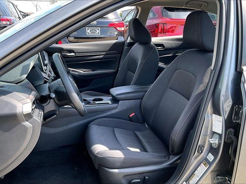 Used 2025 Nissan Altima 2.5 SV FWD image 21