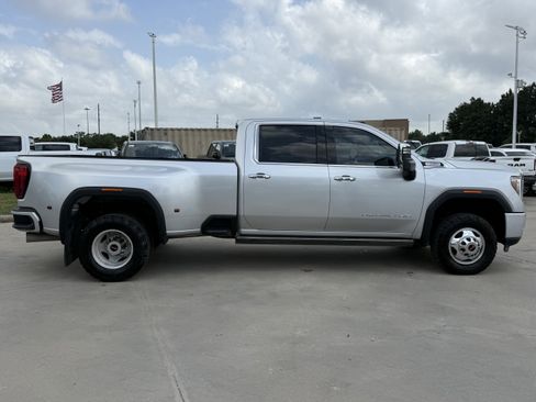 Used 2022 GMC Sierra 3500 Denali AWD/4WD image 3
