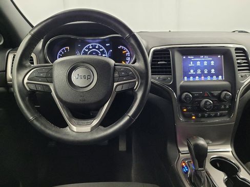 Used 2018 Jeep Grand Cherokee Laredo AWD/4WD image 22
