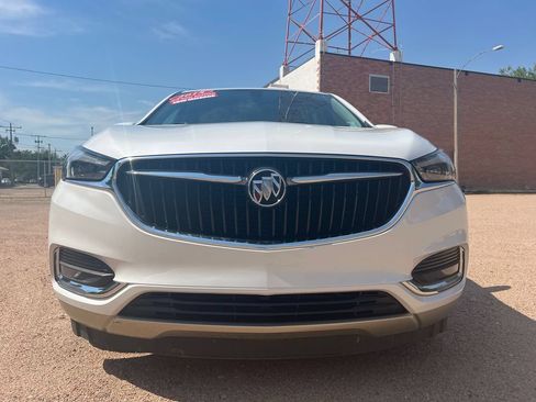 Used 2018 Buick Enclave Essence AWD/4WD image 2