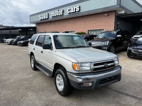 Used 2000 Toyota 4Runner 2WD image 2