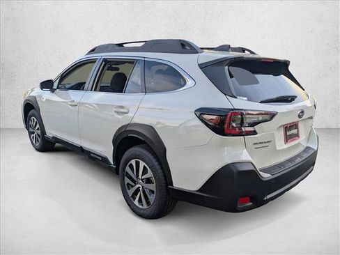 Used 2025 Subaru Outback Premium AWD/4WD image 9