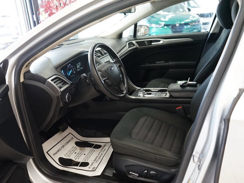 Used 2018 Ford Fusion SE w/ Fusion SE Technology Package FWD image 25