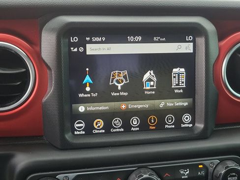 Used 2021 Jeep Gladiator Rubicon AWD/4WD image 14