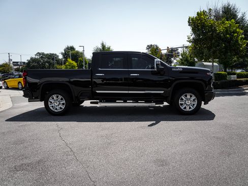 Used 2025 Chevrolet Silverado 2500 High Country w/ High Country Premium Package AWD/4WD image 11