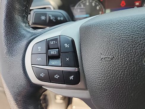 Used 2022 Ford Explorer XLT AWD/4WD image 17