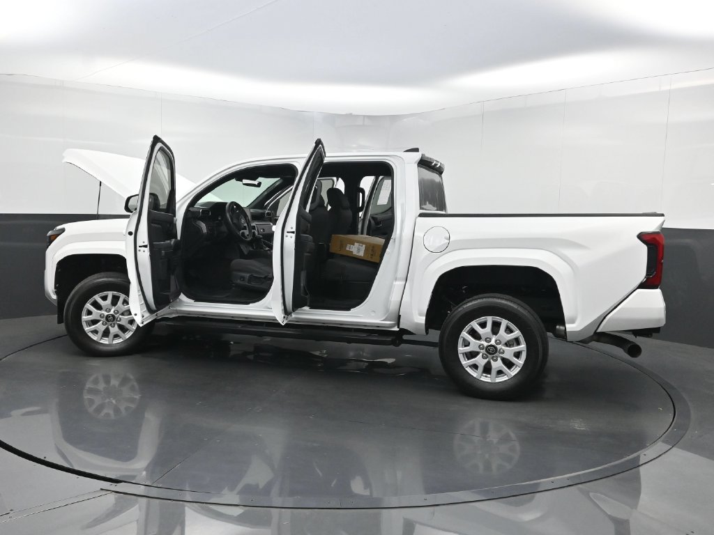 Used 2024 Toyota Tacoma SR5 AWD/4WD image 36