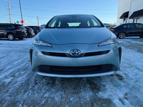 Used 2020 Toyota Prius LE image 3