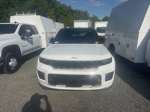 Used 2024 Jeep Grand Cherokee L Overland w/ Trailer Tow Package AWD/4WD image 2