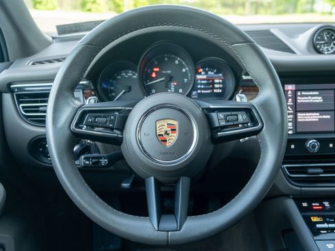 Certified 2023 Porsche Macan AWD/4WD image 21