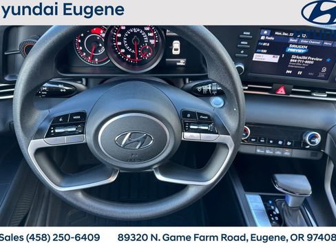 Used 2023 Hyundai Elantra SEL image 18