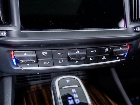 Used 2022 Maserati Levante GT image 41