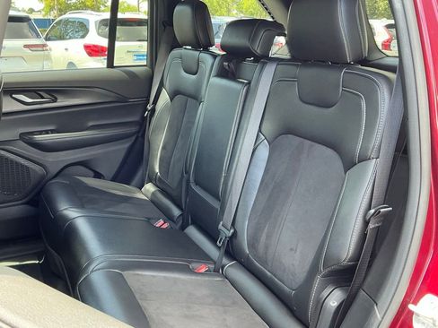 Used 2024 Jeep Grand Cherokee Altitude AWD/4WD image 27