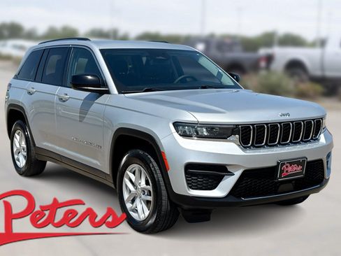 Used 2023 Jeep Grand Cherokee Laredo AWD/4WD image 1