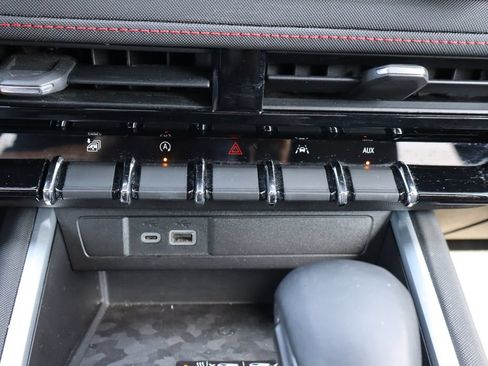 Used 2023 Chevrolet Colorado Z71 w/ Z71 Convenience Package 2 AWD/4WD image 14