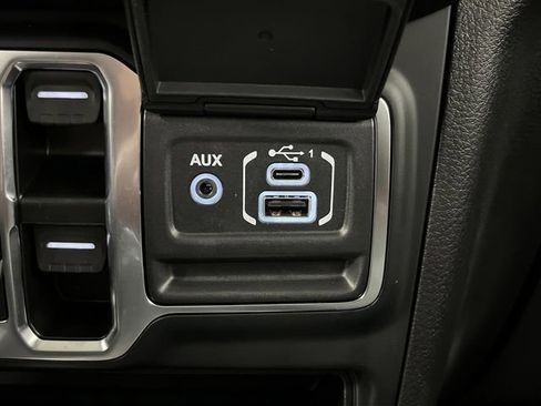 Used 2024 Jeep Wrangler Unlimited Sahara image 23