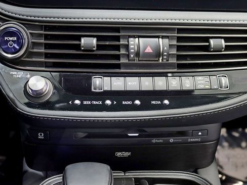Used 2022 Lexus LS 500h AWD w/ Luxury Package image 28