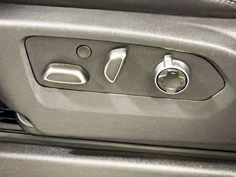 Used 2025 GMC Yukon AT4 Ultimate image 12