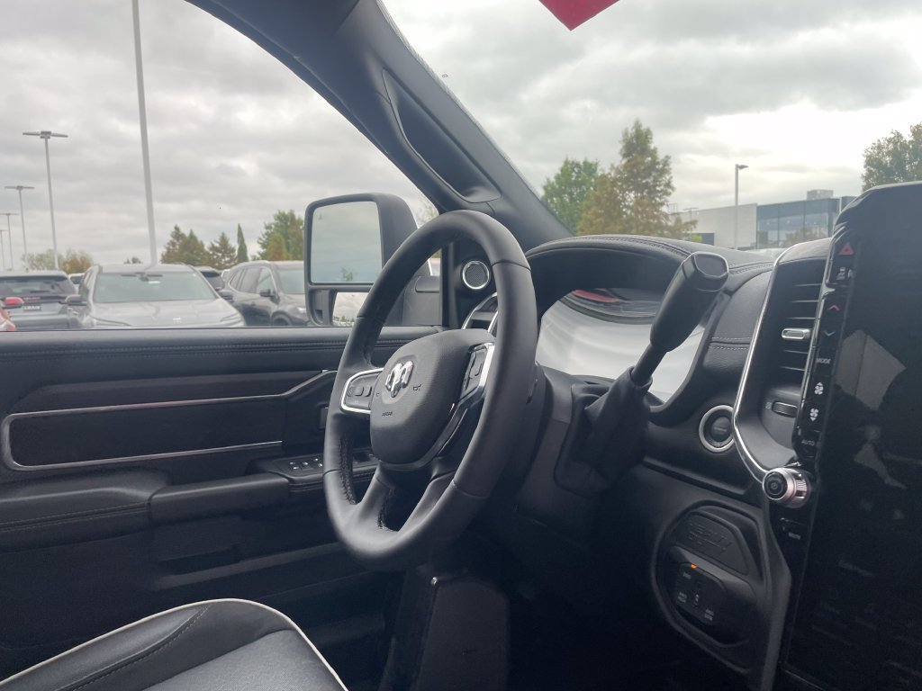 Used 2025 RAM 3500 Laramie AWD/4WD image 29