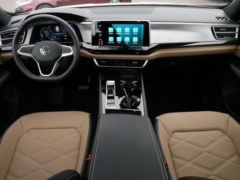 Certified 2025 Volkswagen Atlas Cross Sport SE w/ Panoramic Sunroof Package image 10