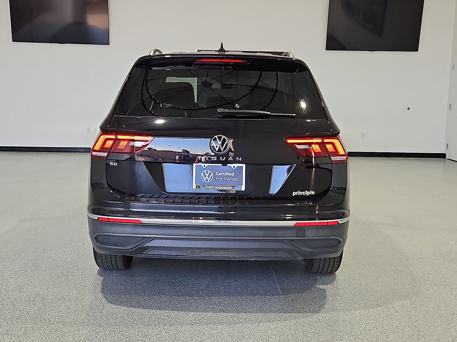Certified 2024 Volkswagen Tiguan SE FWD image 7