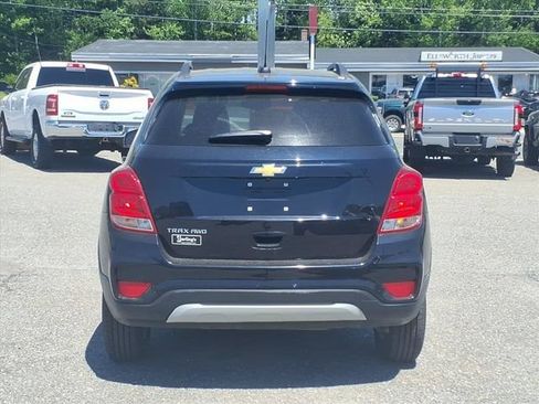 Used 2022 Chevrolet Trax LT w/ Premium Seat Package AWD/4WD image 6