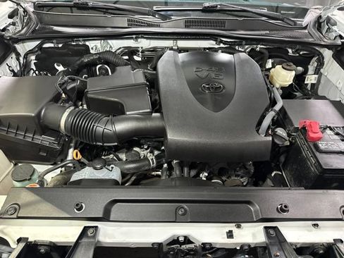 Used 2022 Toyota Tacoma TRD Sport w/ Technology Package AWD/4WD image 6