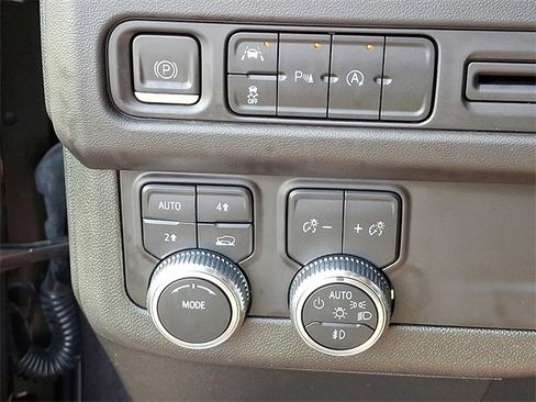 Used 2023 GMC Yukon XL SLT image 27